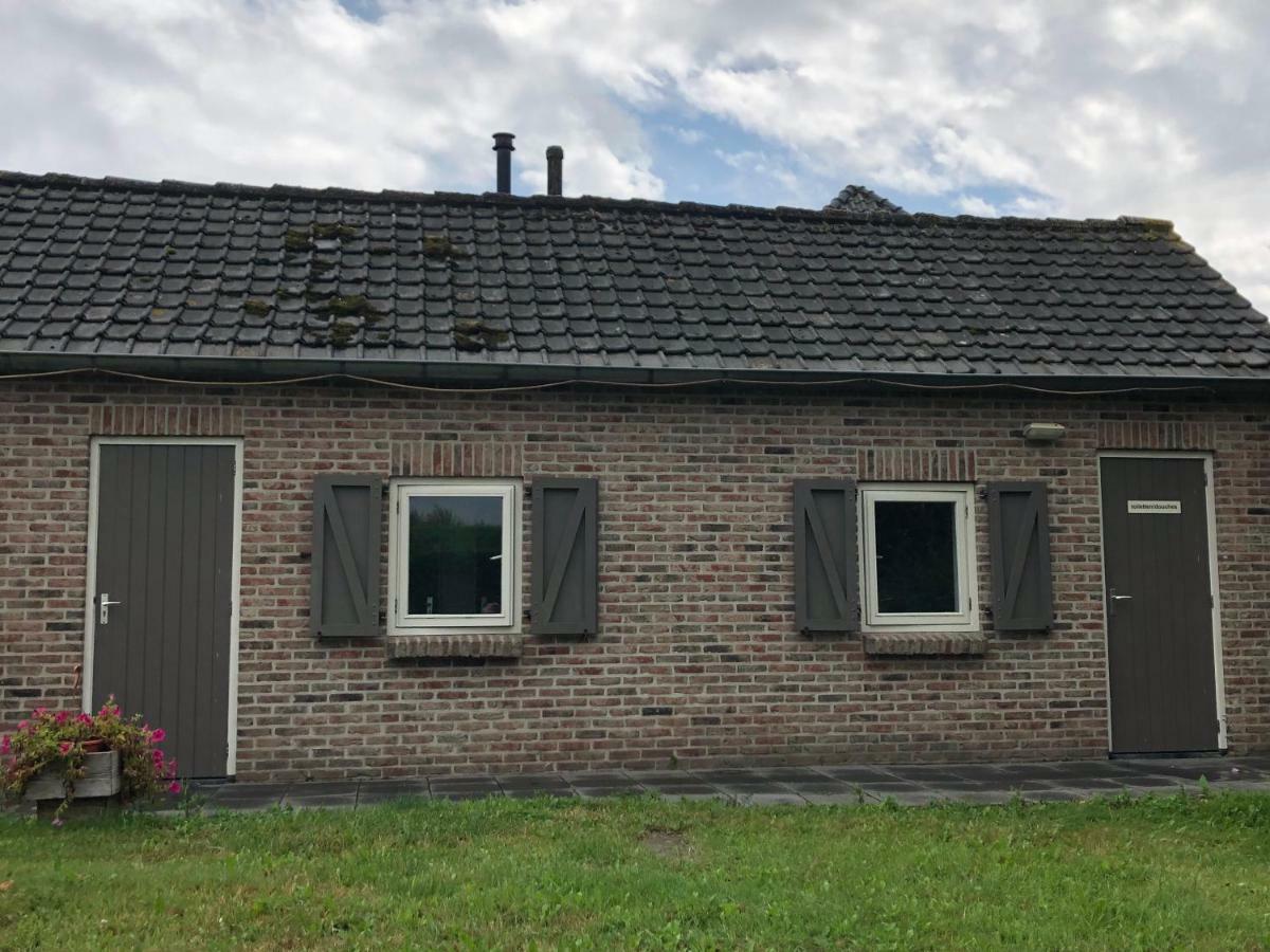 Trekkershut/Kampeerhut Hulst Exterior foto